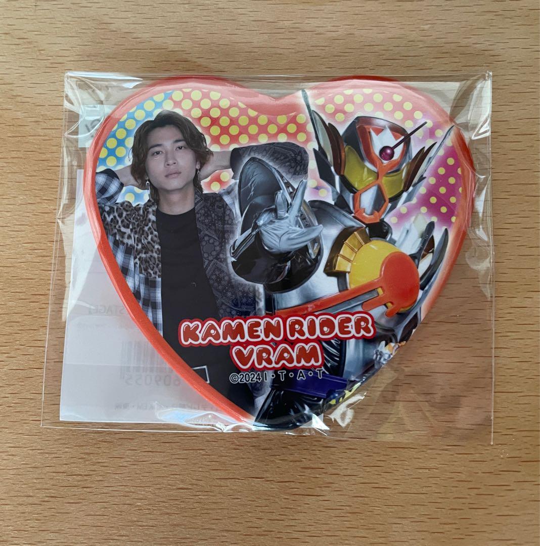 仮面ライダーヴラム A賞 ハート型缶バッジ ラキア