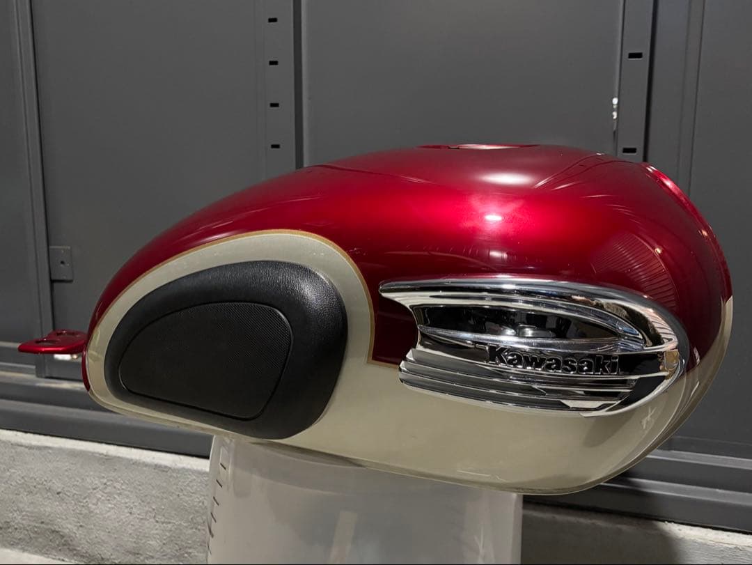 W650 純正タンク　凹み無し