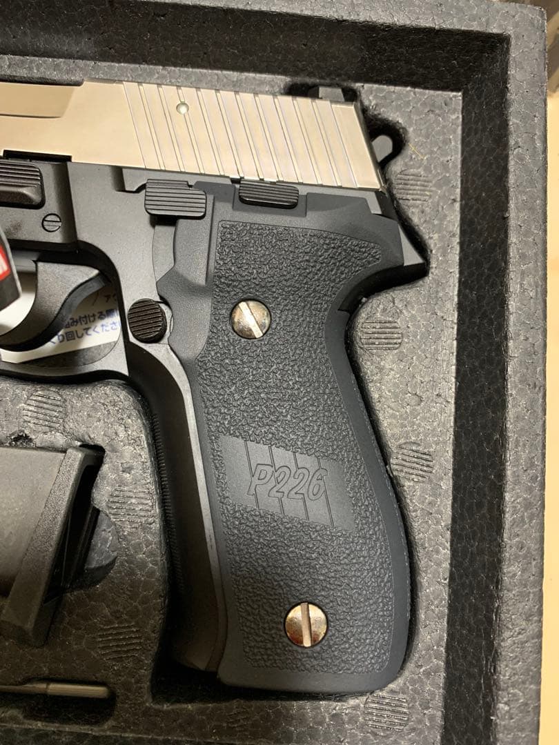 美品　東京マルイ SIG シグ P226R ハーフステンレスシルバーライト付き