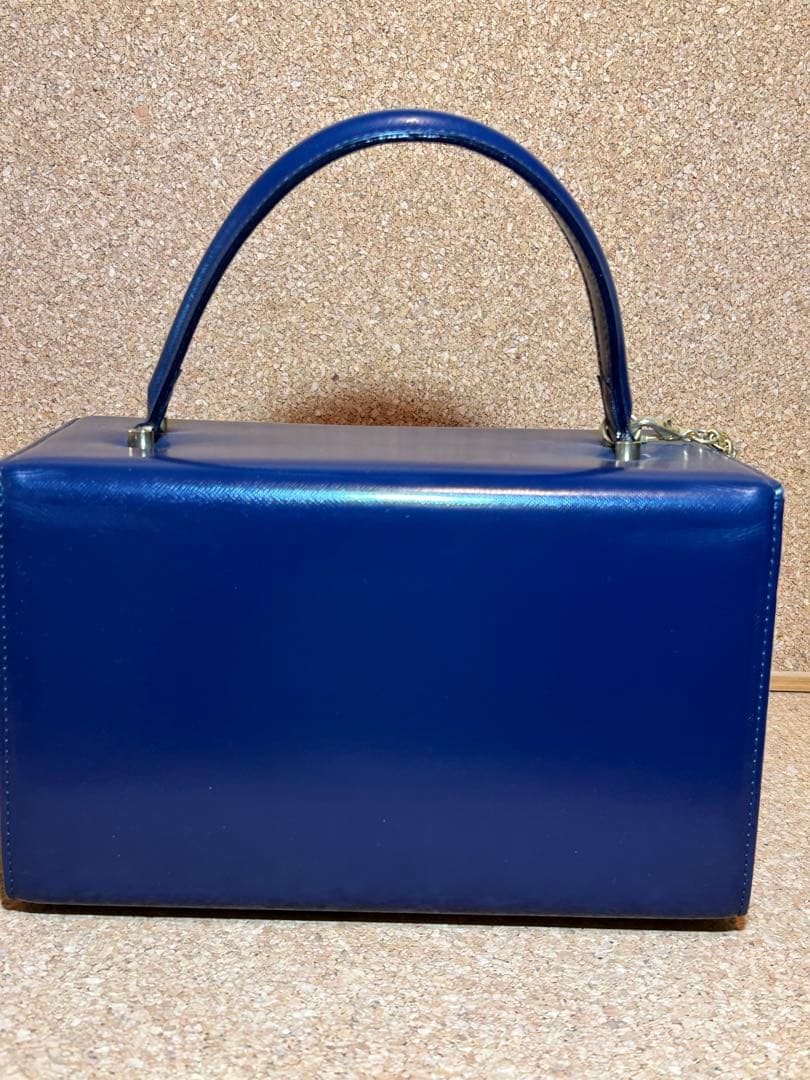 美品ヴェルサーチハンドバッグバニティバッグ　青　チャームつき