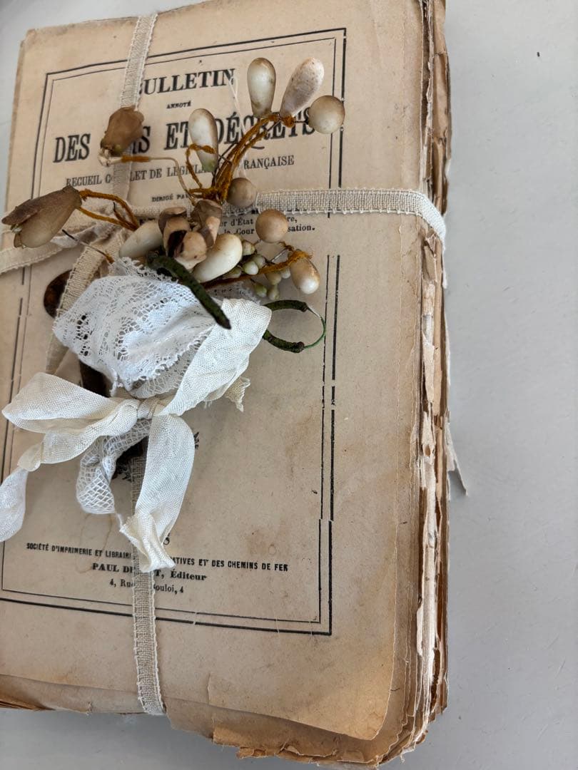 アンティーク雑貨 Old Paper & Wax Flower Set.