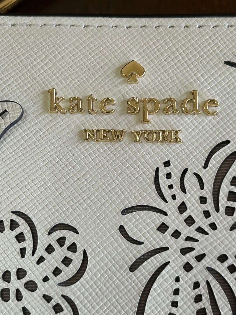 Kate spade フローラル 二つ折り財布