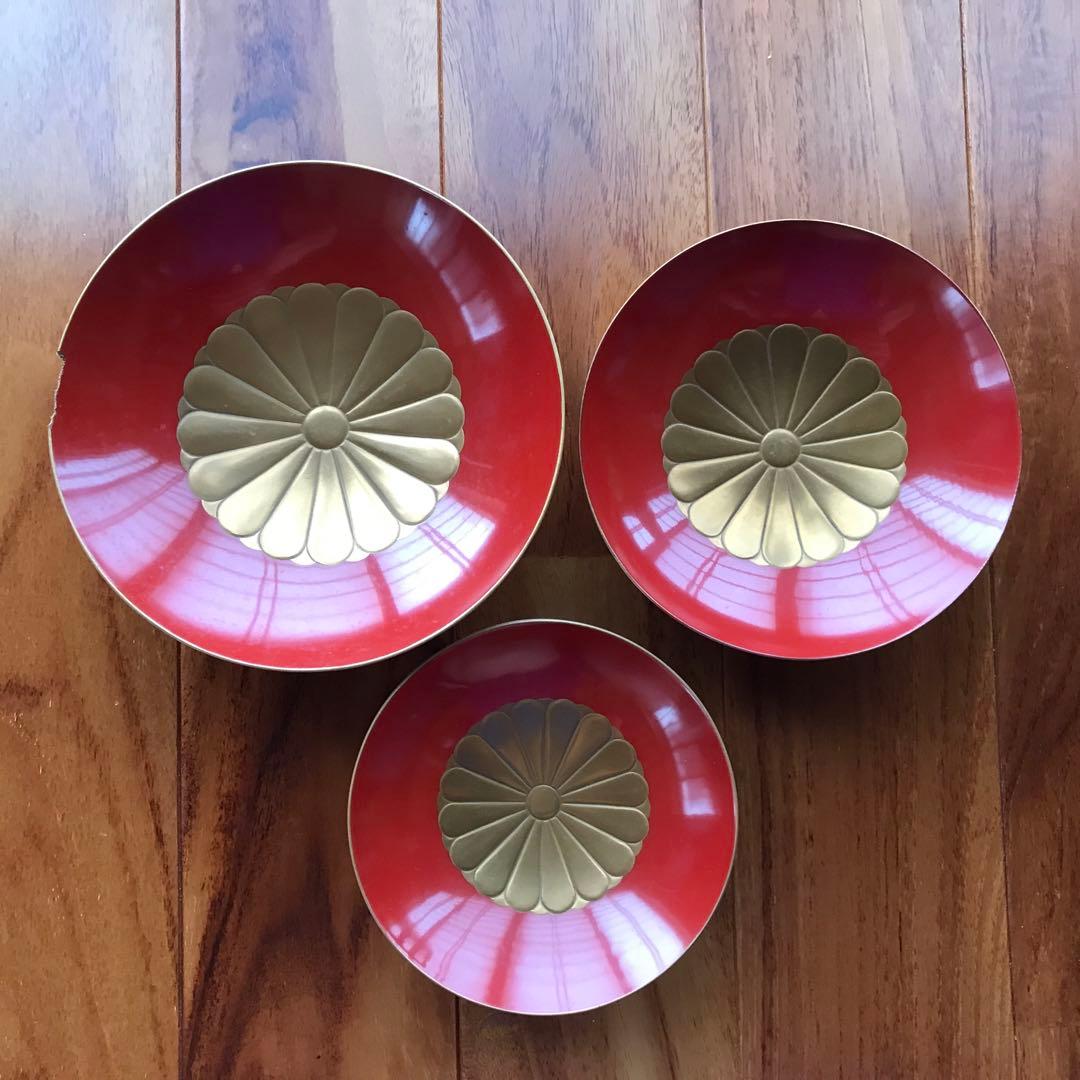赤い漆の花弁模様　膳セット