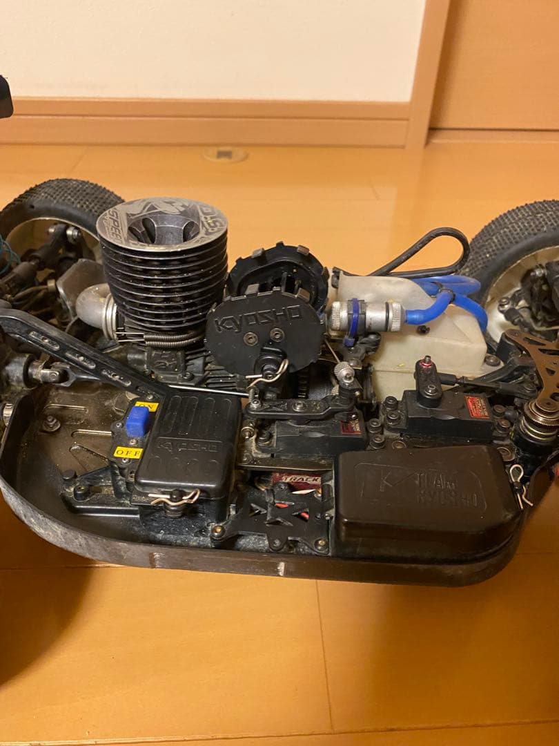 京商Inferno mp9 1/8 エンジンラジコンバギー