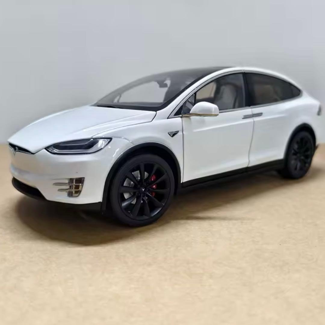 Tesla Model X 1/18スケール モデルミニカー