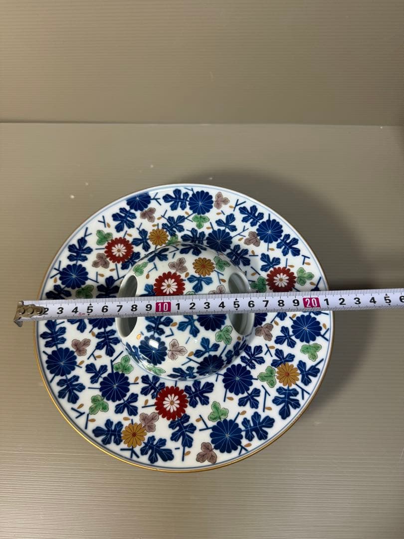 2218 香蘭社　染錦菊文　灰皿　金彩