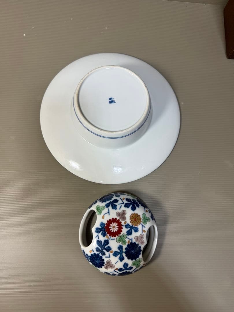 2218 香蘭社　染錦菊文　灰皿　金彩