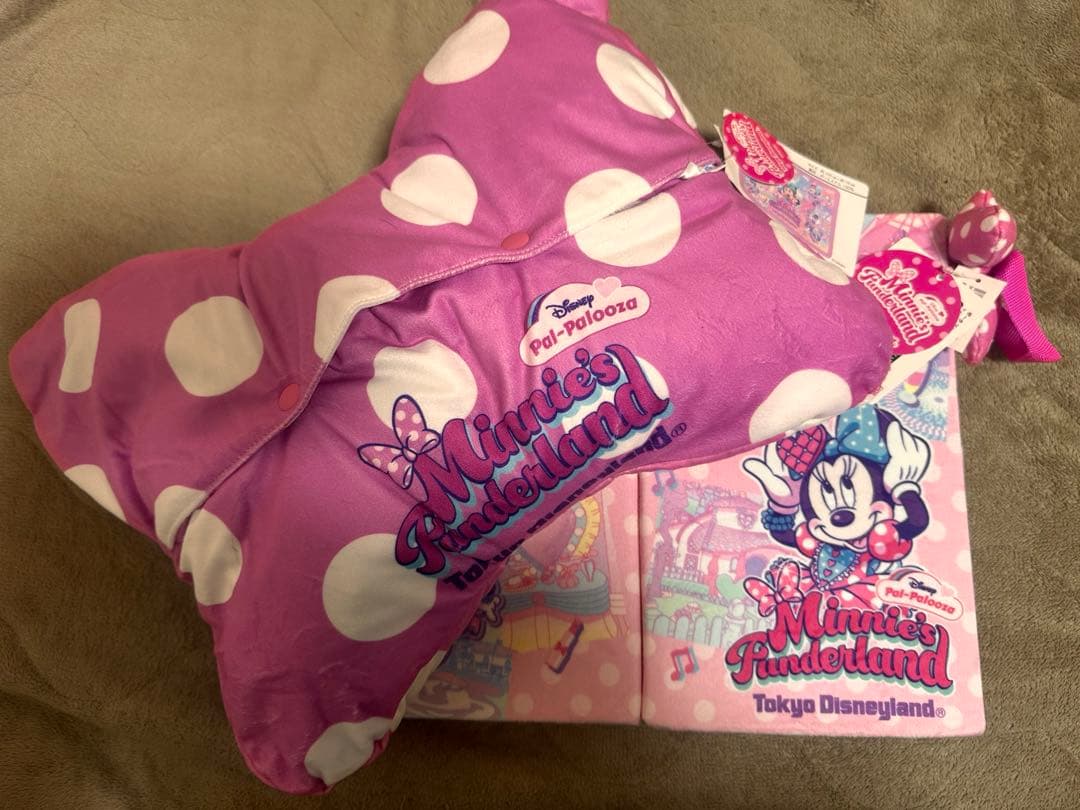 【新品】ミニーのファンダーランドポータブルクッション ブランケット2点セット