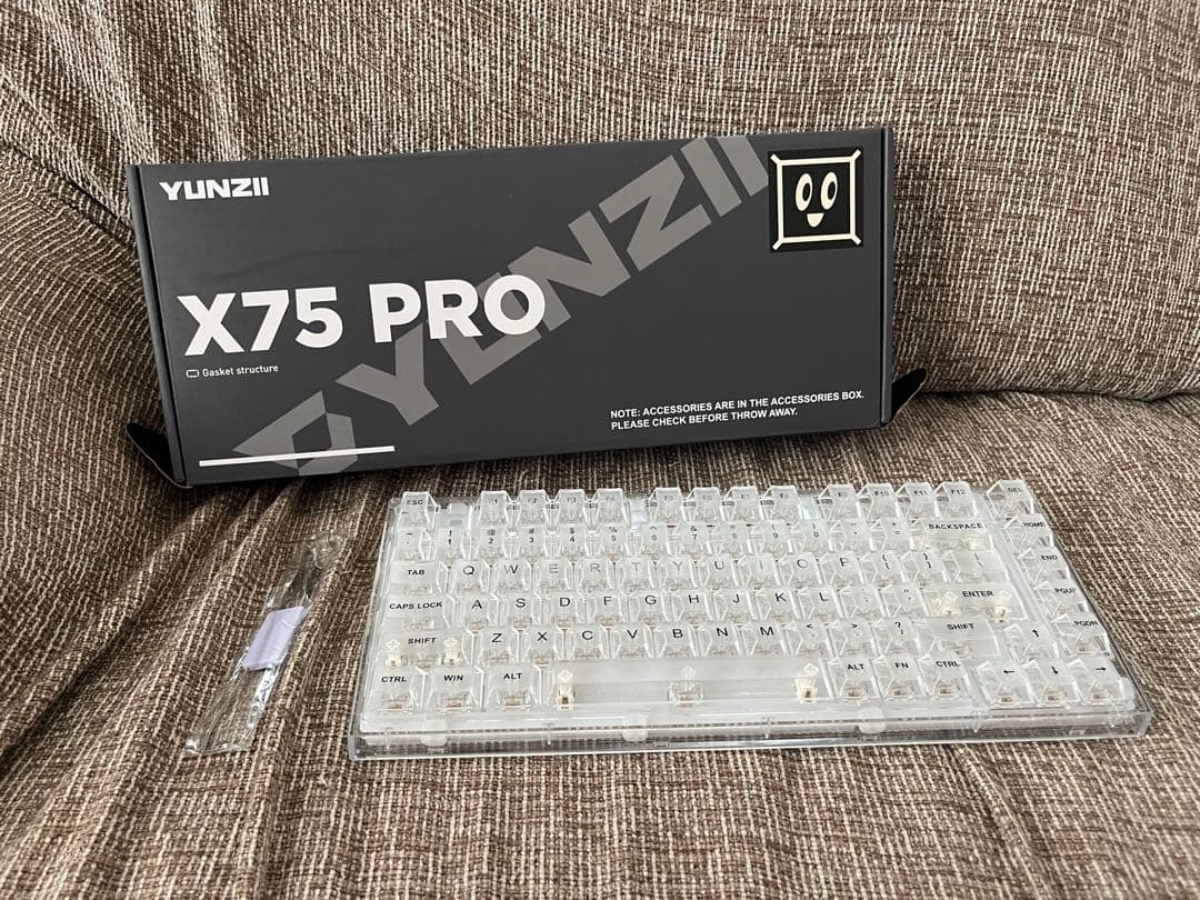 メカニカルキーボード RGBライティング 透明