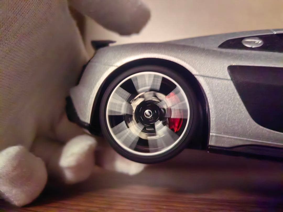 (最終限定値下げ 小汚れ要確認！)1/18アウディ R8 開閉ドア