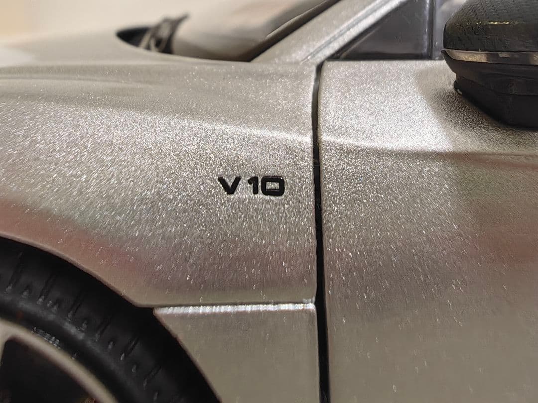 (最終限定値下げ 小汚れ要確認！)1/18アウディ R8 開閉ドア