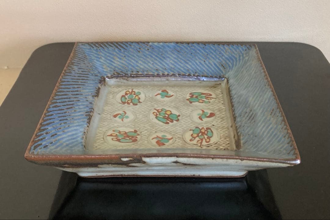 人間国宝 島岡達三 象嵌赤絵草花文角皿 共箱 共布付き