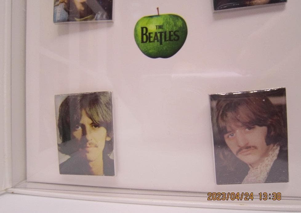 THE BEATLES/ホワイトアルバムのピンバッジ 未使用品