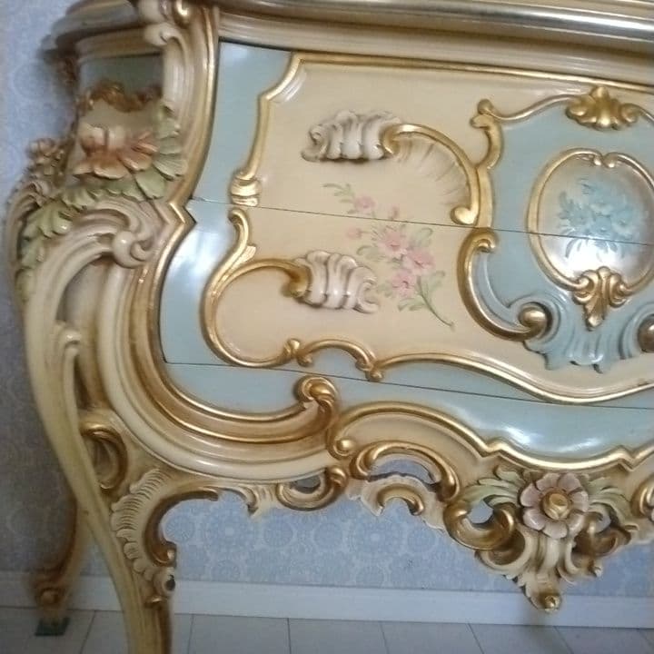 イタリア家具　ロココ調　キャビネット　手彫り　マリオコルチャゴ