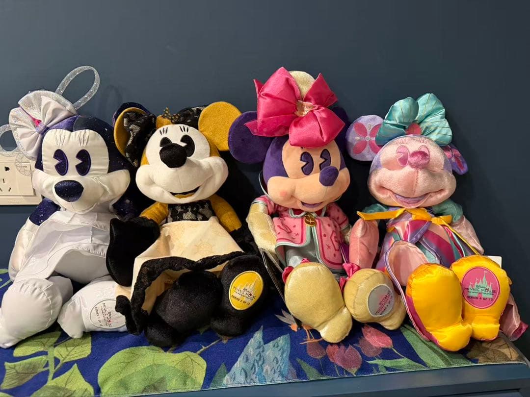 上海ディズニーストア毎月ミニーぬいぐるみ12体セット