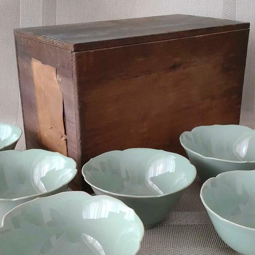 青磁　花型小鉢　７個組