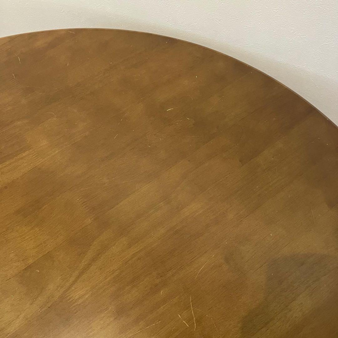 古いラウンドテーブル