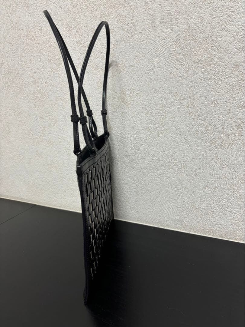 bbyaywaterr:Valextra: 薄型メッシュパーティバッグ、