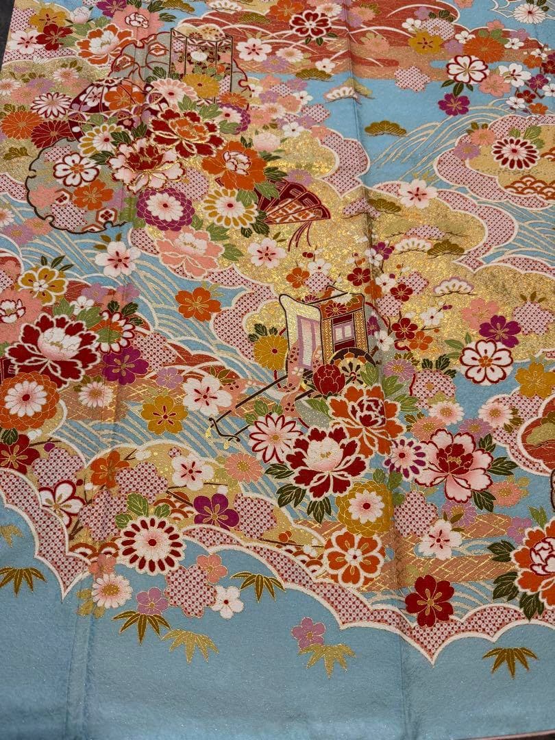 正絹　金駒刺繍銀通し貝桶に御所車模様振袖　水色　古典柄正統派がお好みの方に