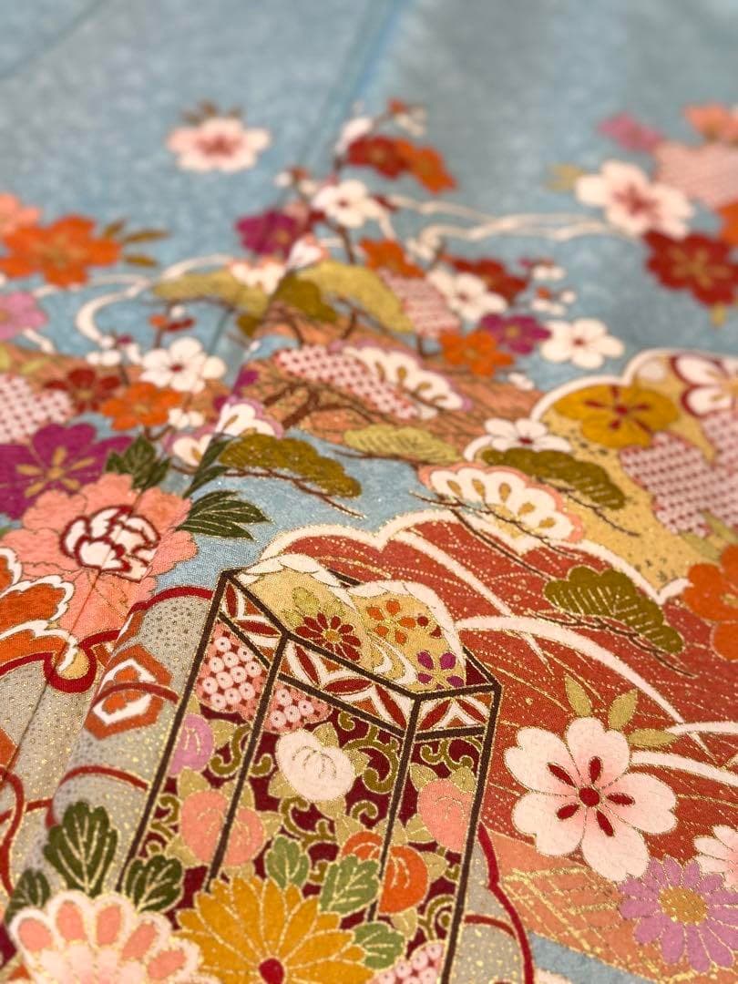 正絹　金駒刺繍銀通し貝桶に御所車模様振袖　水色　古典柄正統派がお好みの方に