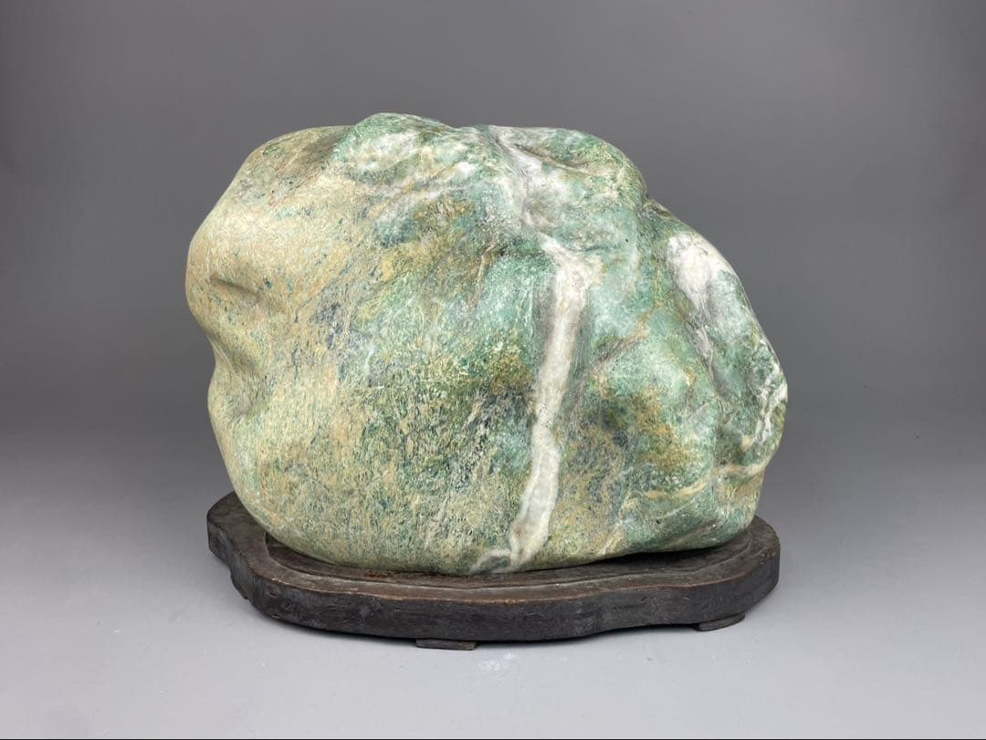 超希少 大型 ヒスイ原石 翡翠 木製台座付 鑑賞石 原石 天然石 鉱石 置物