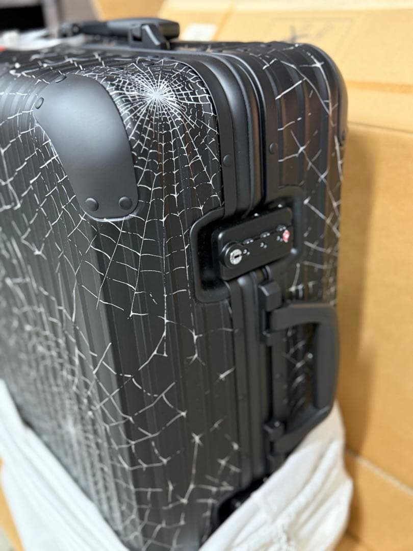 新品未使用 Supreme RIMOWA 49L 伊勢丹　シリアル　シュプリーム