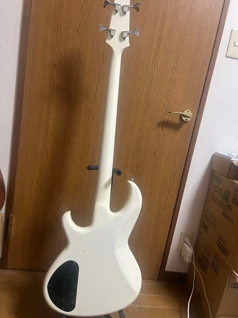 AriaproII エレキベース ホワイト
