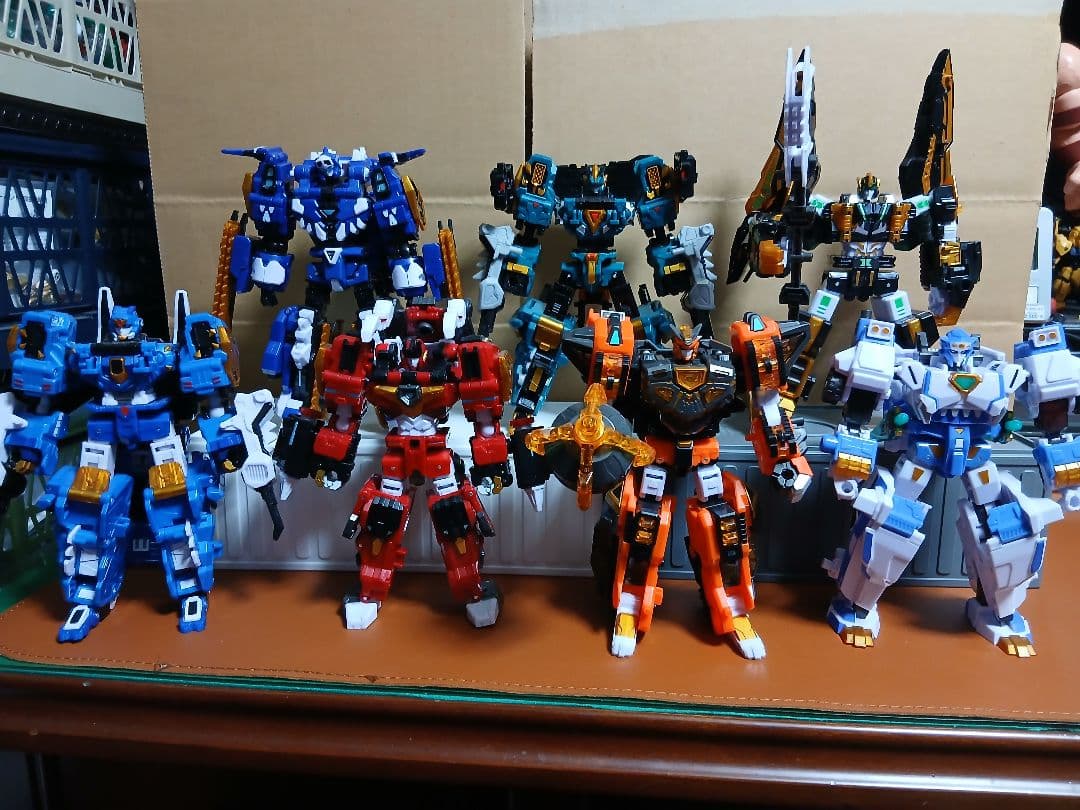 ミニ特攻隊　ミニフォース　最強恐竜　ヘッドボット　７体セット