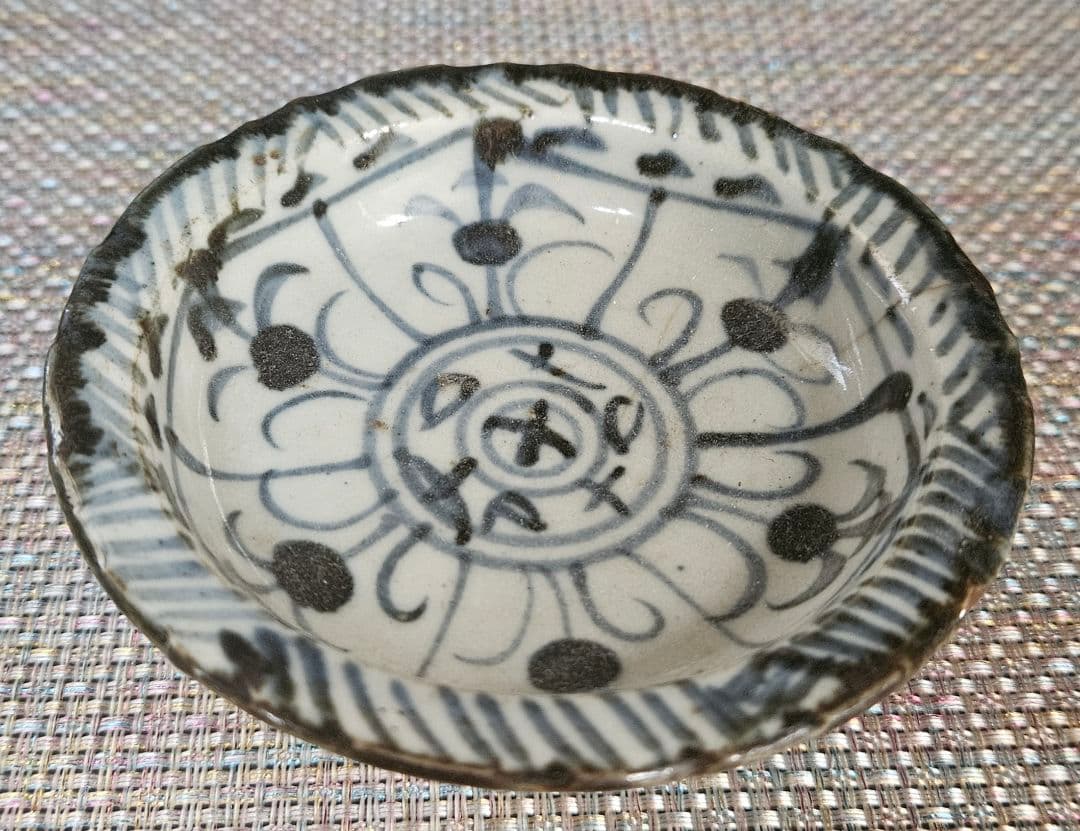 中国古美術　中国古陶磁器　古玩　明朝　明代　青華　花文　高付き台皿　土城平出土