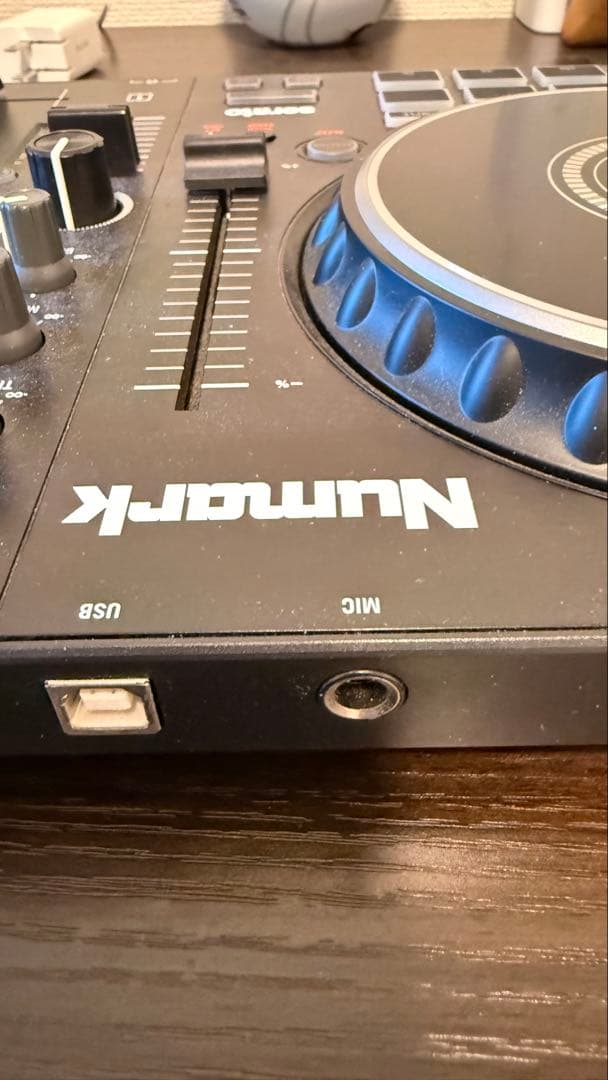 値下げ！Numark Mixtrack Pro FX DJコントローラー