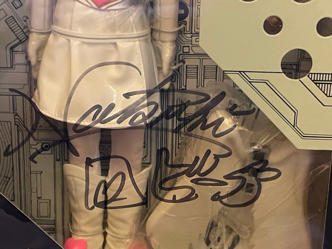 メディコム・トイ　RAH103　ロビーナ サイン付き（がんばれロボコン）