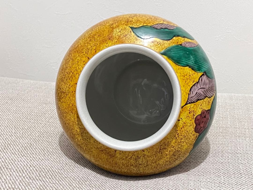 九谷焼き 手描き陶器の丸型壺 ツボ 角福印