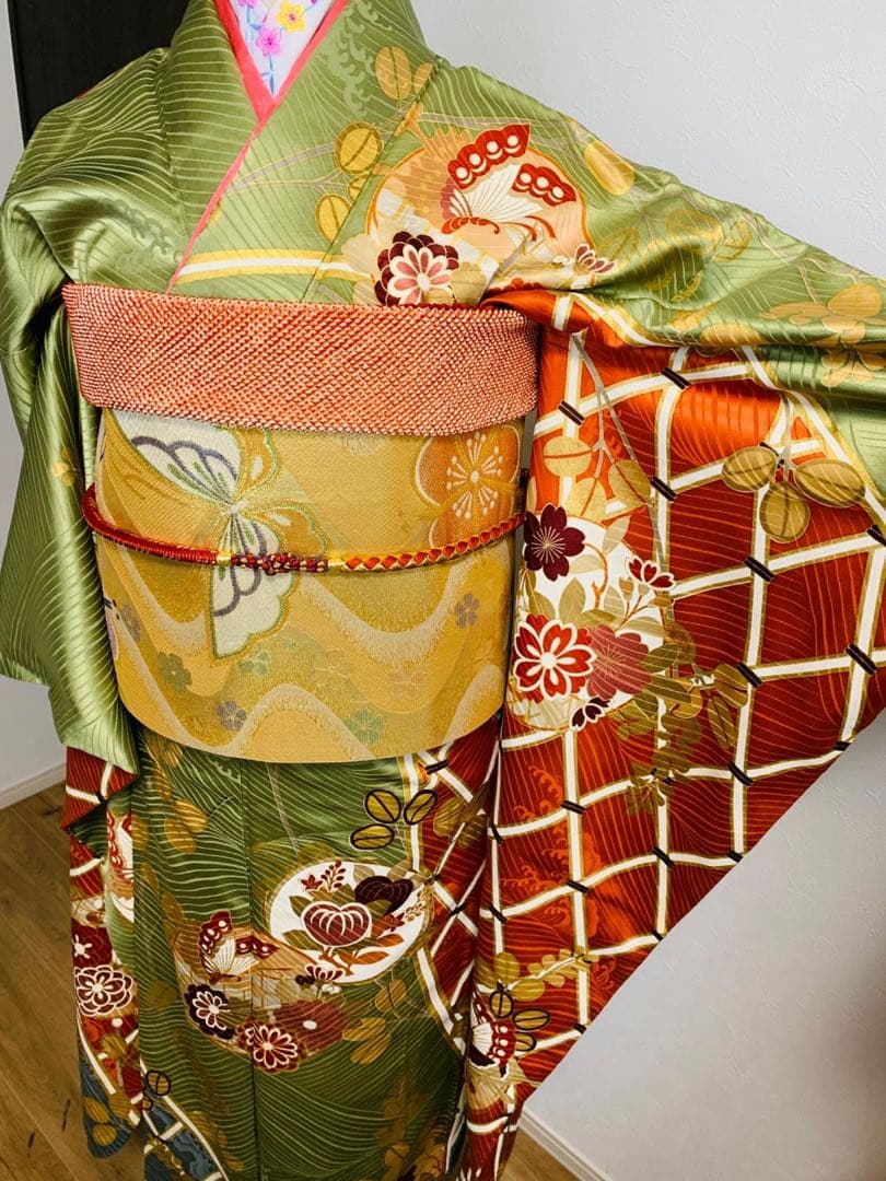 振袖フルセット駒刺繍　花蝶丸文　金彩　正絹