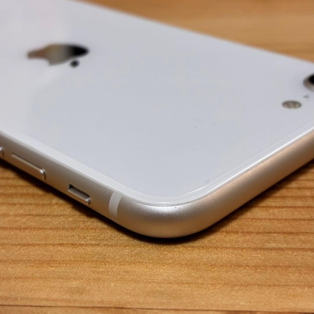 バッテリー新品　iPhoneSE第3世代64GB SIMフリー　美品　おまけ有り