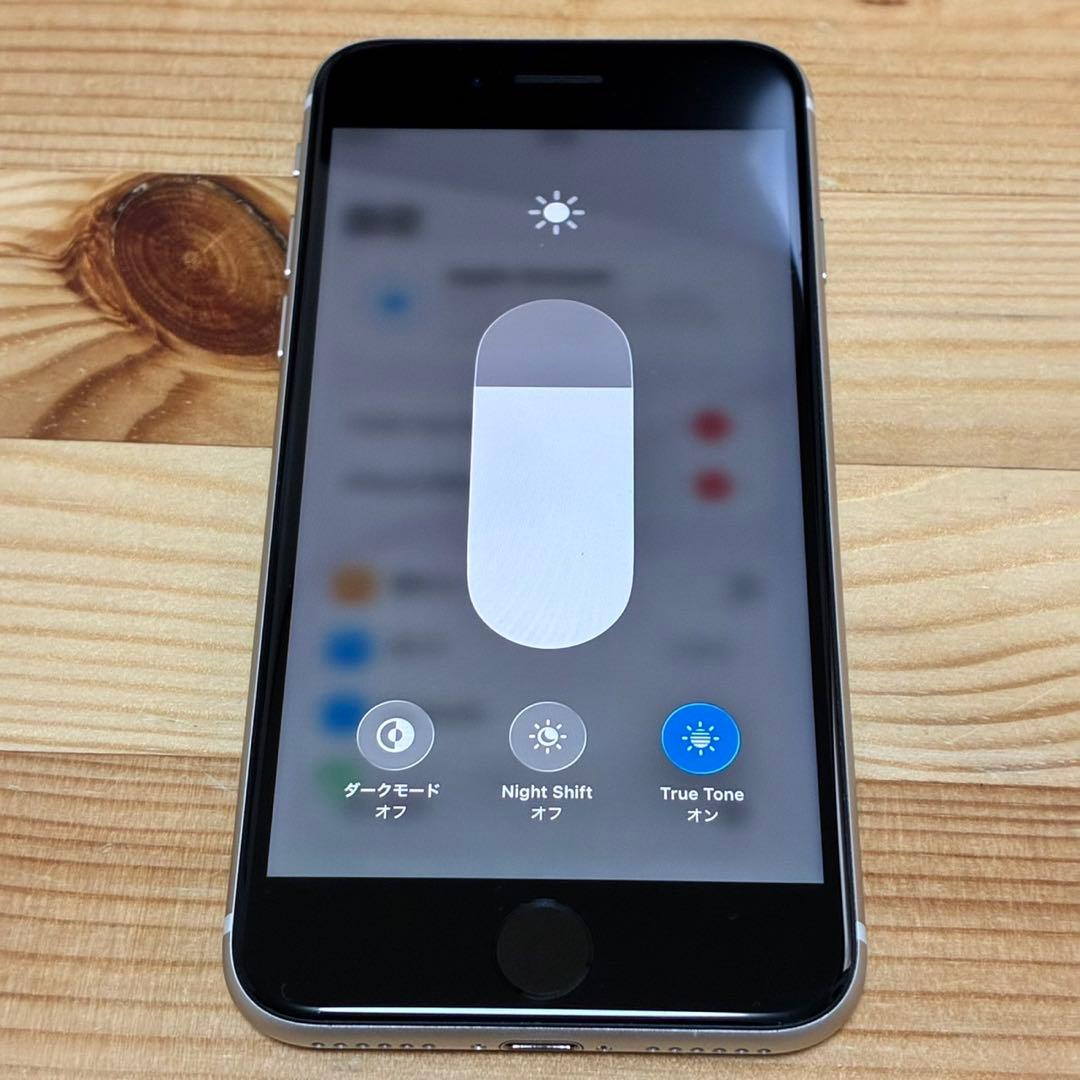 バッテリー新品　iPhoneSE第3世代64GB SIMフリー　美品　おまけ有り