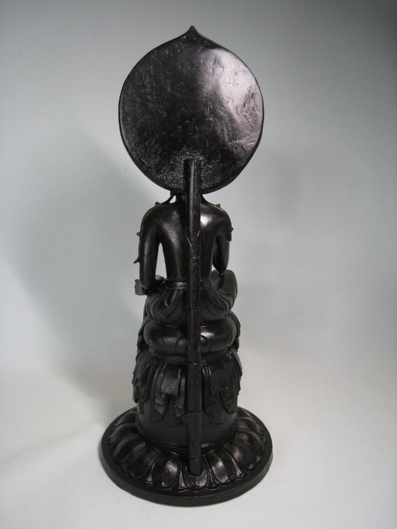 【菩薩半跏像】　　郡順治作　　ブロンズに漆黒の漆仕上