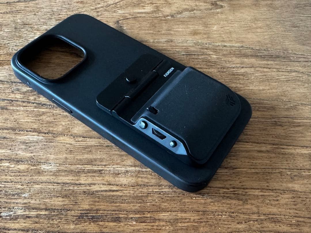 FJORDENフィヨルデン　iPhone15 Pro Maxカメラグリップ