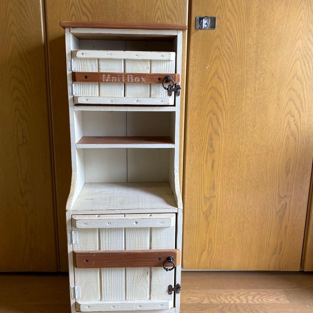 ②アンティーク棚　子供部屋