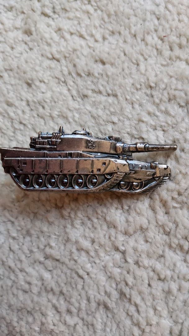 戦車ネクタイピン