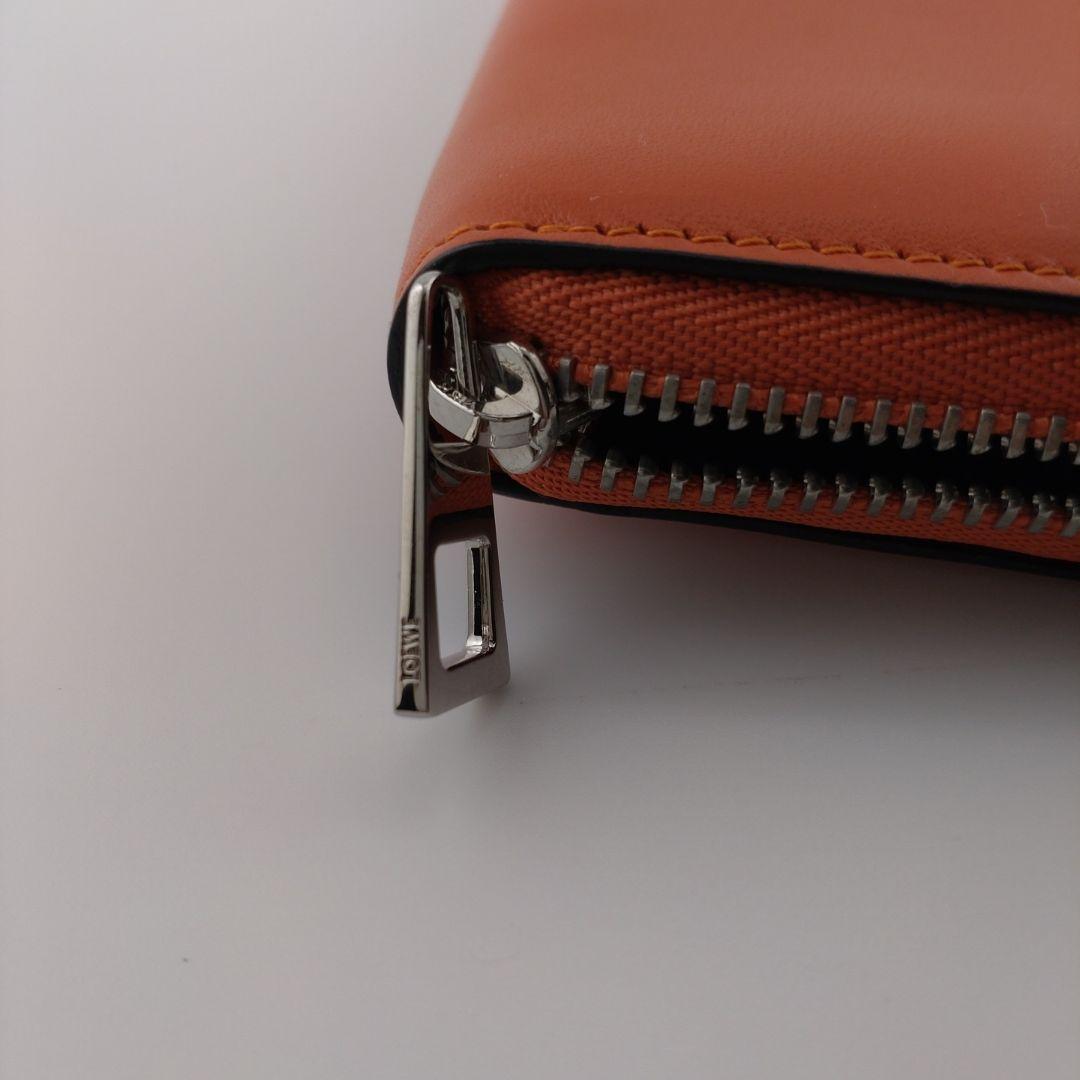 ロエベのカード、ケース