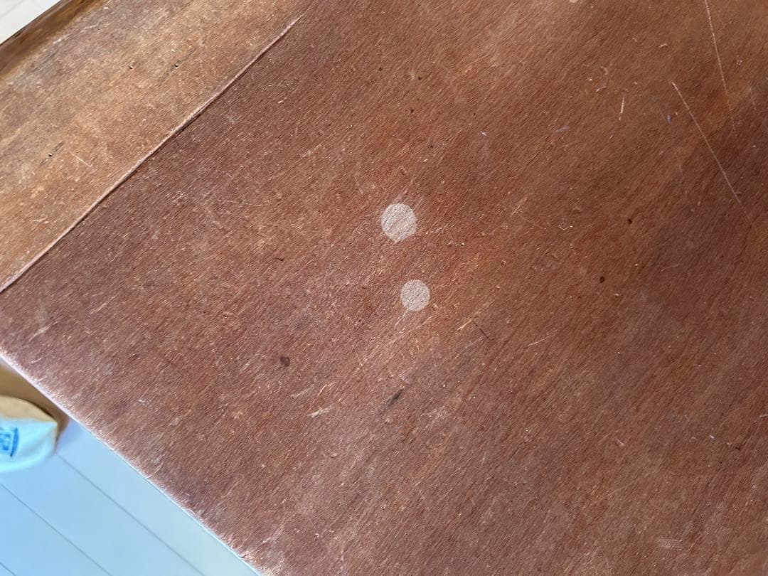 無垢材の木製テーブル