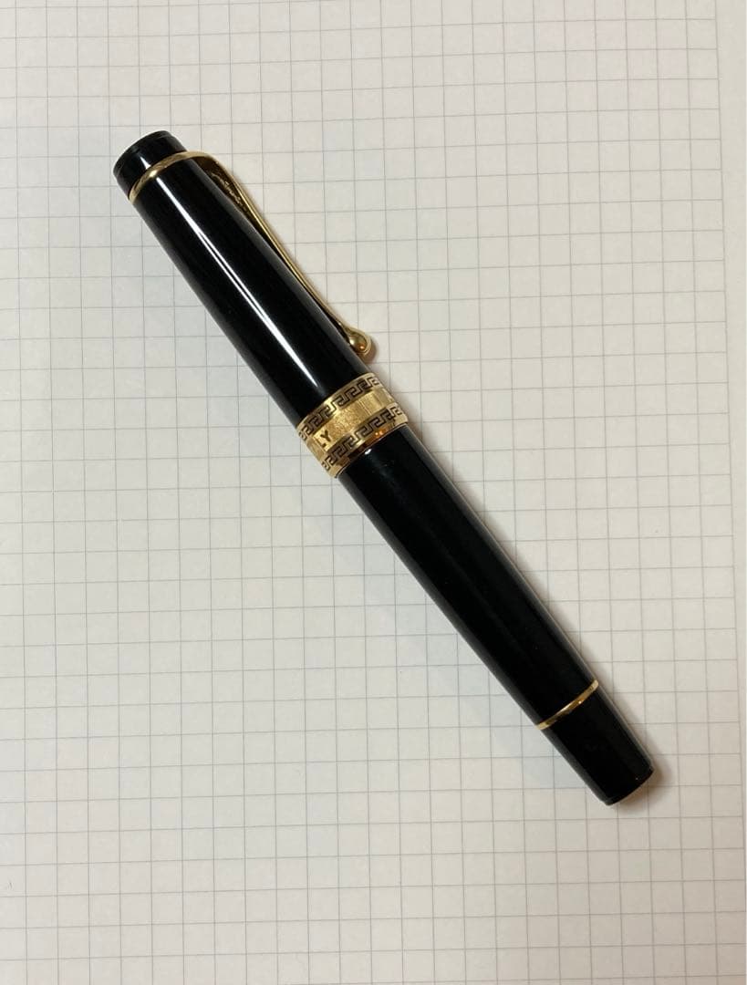 アウロラ万年筆　オプティマ・ネロＧＴ　細字(F)