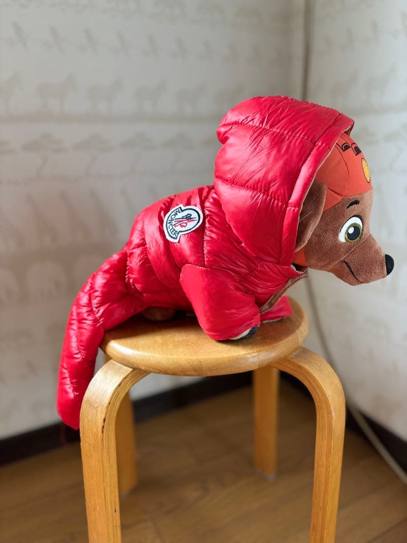 MO-NCLER 犬用ダウンジャケット　赤