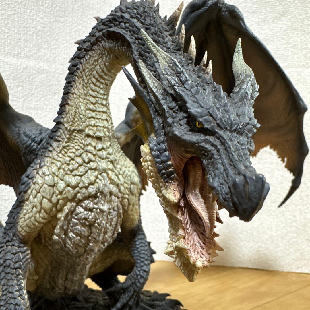 【黒龍　ミラボレアス】モンスターハンター フィギュア
