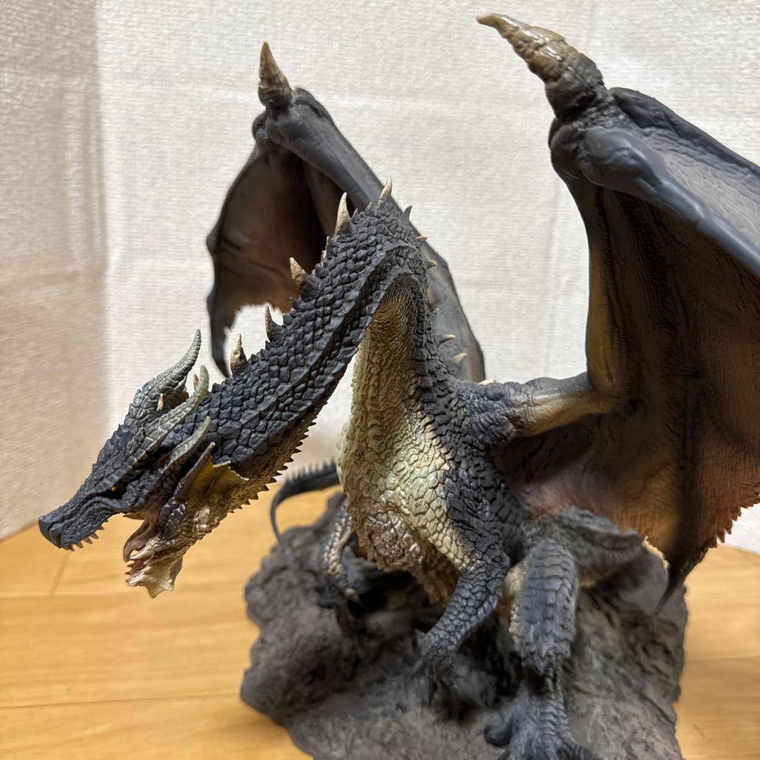 【黒龍　ミラボレアス】モンスターハンター フィギュア