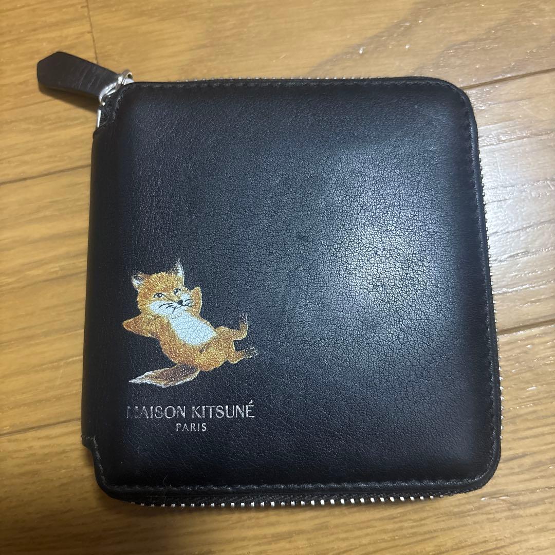MAISON KITSUNÉ メゾンキツネ キツネ刺繍 二つ折り財布 ブラック
