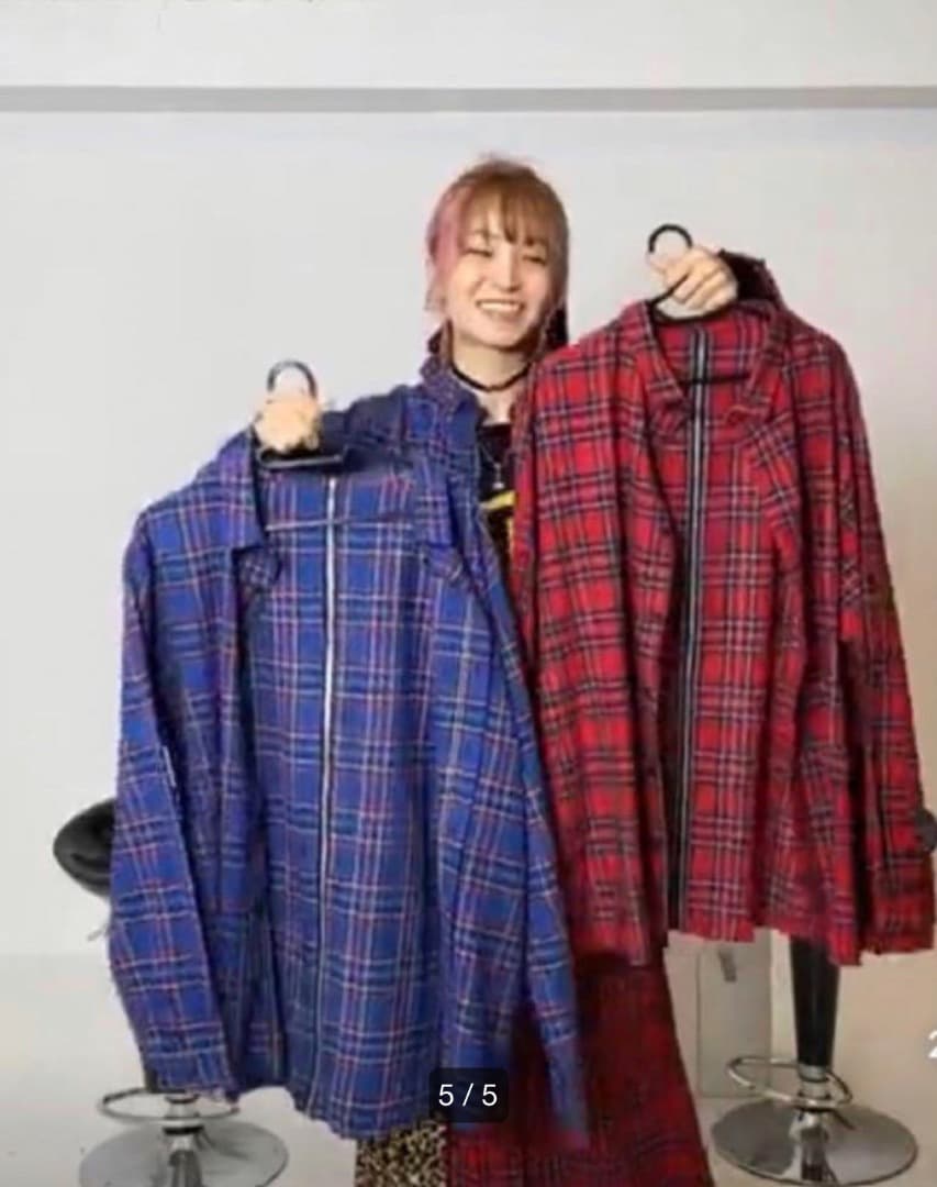 LiSA着用　ROY reflect overjoy 赤青バックジップシャツ