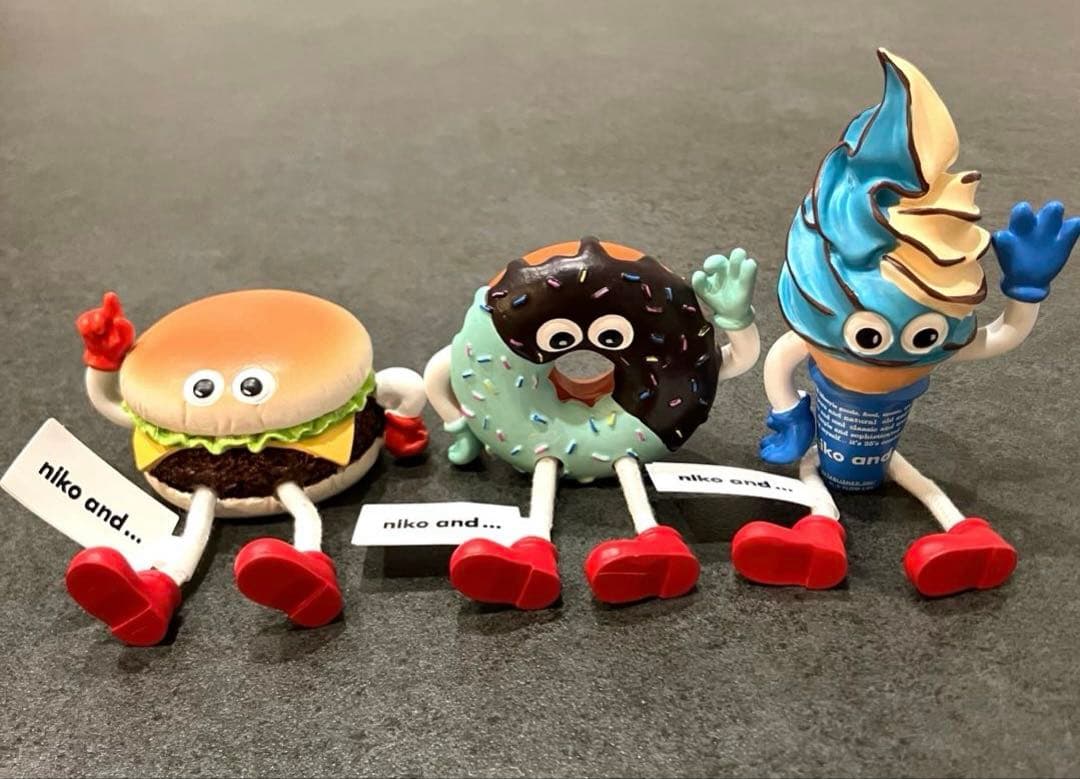 FLAVORS フレーバーズ niko and コラボ お座り オブジェ 3体