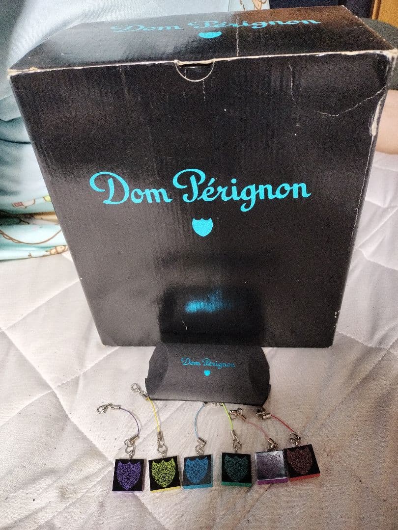 希少非売品アンディ・ウォーホル　ドンペリシャンパングラス、ストラップ6個セット