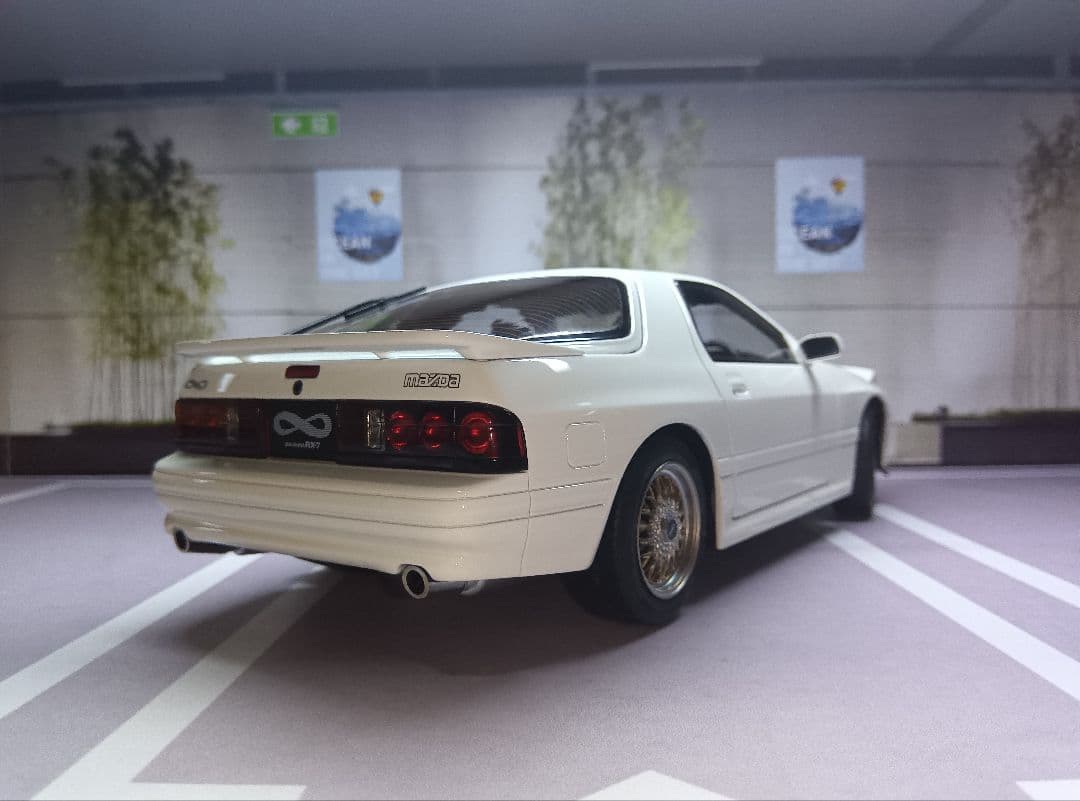 WHELART製 1/18 マツダ サバンナ RX-7 FC3 1990